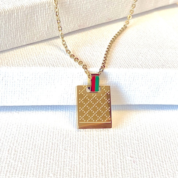 ◾️ 18k Gold Plated Luxury High Quality Square Pendant Necklace - Picture 8 of 8